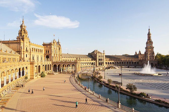Bike tour through the monumental area of Seville - Practical Details and Value