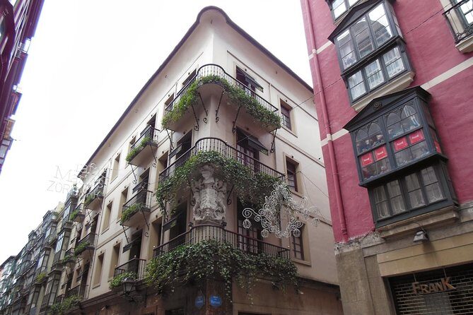 Bilbao: Gastronomic and Cultural Walking Tour with Tastings - Walking Through the Tour: What to Expect