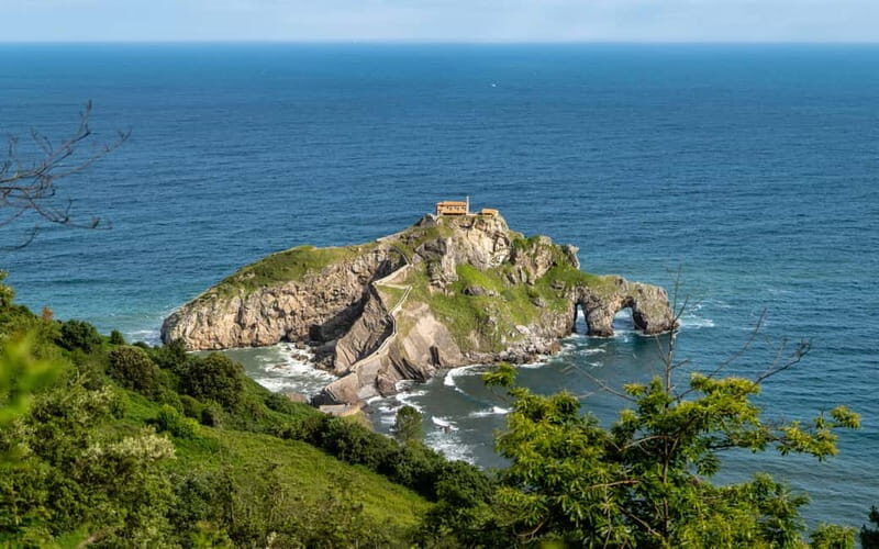 Bilbao: Gaztelugatxe, Bermeo, Mundaka, Gernika, & Wine Tour - Who is This Tour Best For?