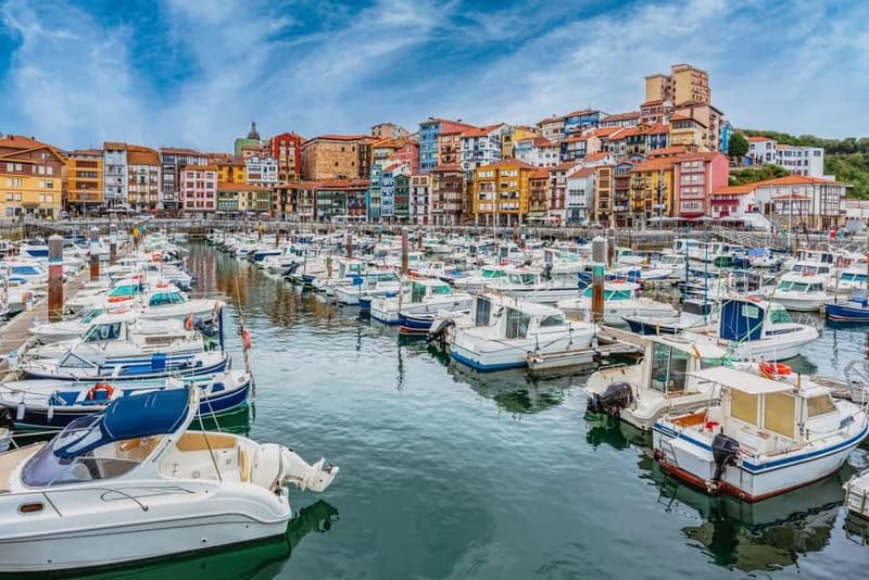 Bilbao: Gaztelugatxe, Bermeo, Mundaka, Gernika, & Wine Tour - Mundaka: surfer energy, sea views, and lunch on your time
