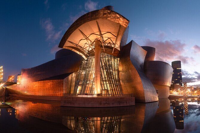 Bilbao & Guggenheim Museum Private Walking Tour with guide - Key Points
