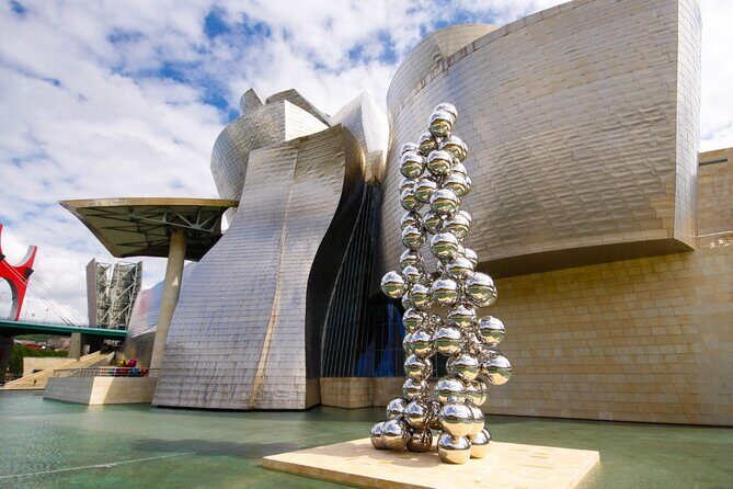 Bilbao & Guggenheim Museum Private Walking Tour with guide - Who is This Tour Best For?