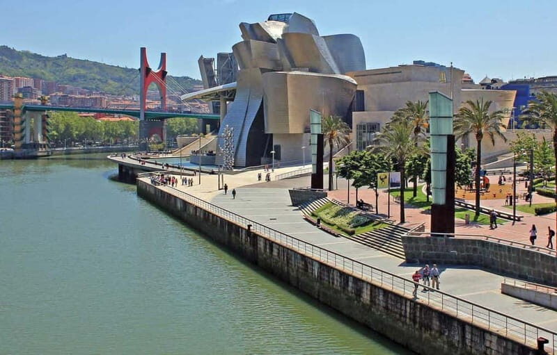 Bilbao: Guggenheim VIP Experience. Small Group. Expert Guide - Why This Tour Stands Out