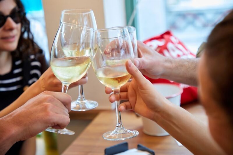 Bilbao: Pintxos and Wine Tasting Tour with Local Guide - The Guide & Group Dynamics