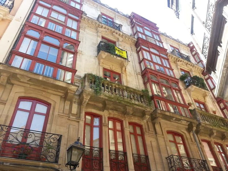 Bilbao Walking Tour and cable car in spanish - Who Should Consider This Tour?