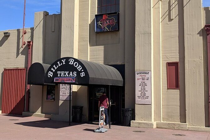 Billy Bob's Texas Honky Tonk Dinner and Photo Package - The Experience: A Closer Look