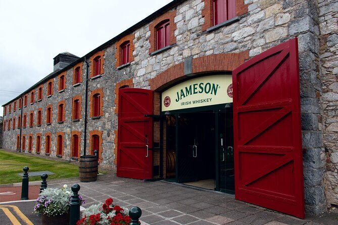 Blarney Castle Cork City and Jameson Distillery Small groups - An In-Depth Look at the Tour