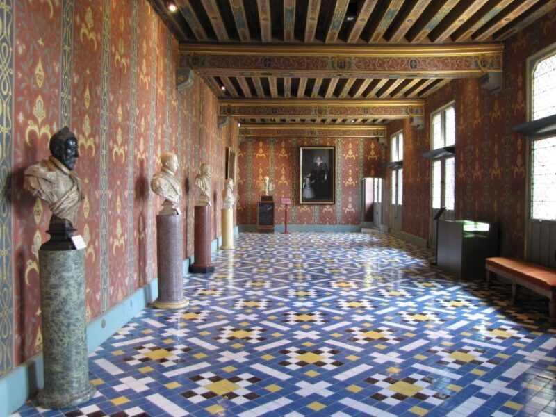 Blois: Private Tour of Blois Castle with Entry Tickets - What Sets This Tour Apart