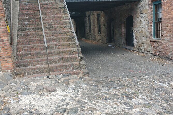 Bloody Murder Savannah Pub Crawl - A Closer Look at the Savannah Bloody Murder Tour