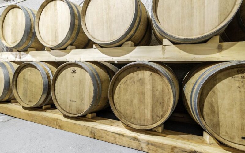 Blue and Red Lake and Wine Tasting - Key Points