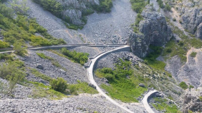 Blue and Red Lake and Wine Tasting - FAQs about the Blue and Red Lake and Wine Tasting Tour