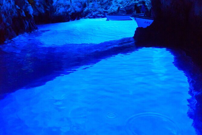 Blue Cave and Town Hvar with 5 Island Boat Tour - Key Points