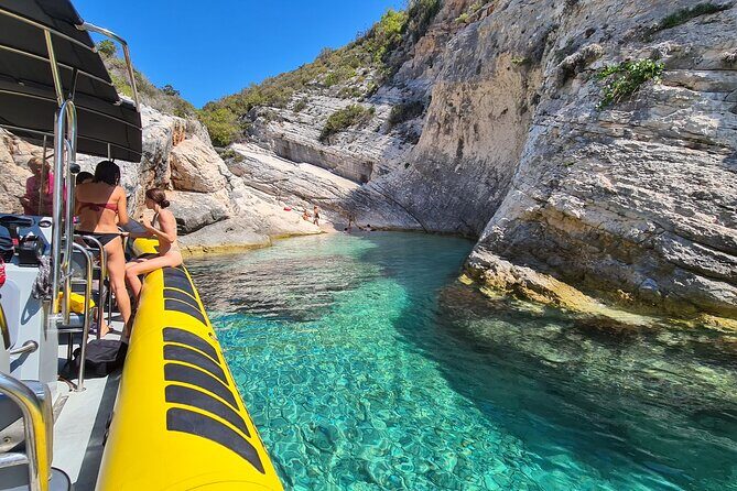 Blue cave & Hvar, 5 islands speed boat tour with unique boats from Split - Who Is This Tour Best For?