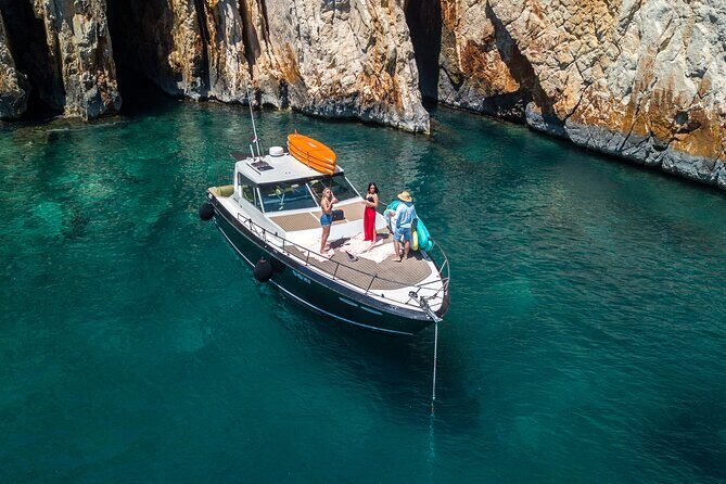 Blue & Green cave tour with yacht from town Hvar - FAQs