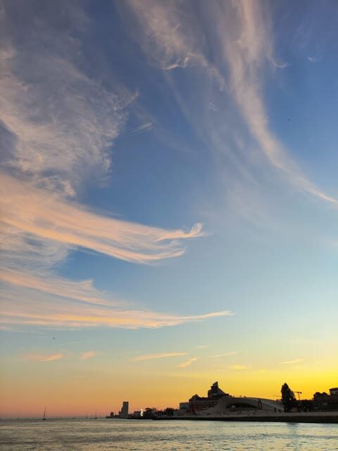 Bluemotion Lisbon: Sunset sailing tour in Tagus River - Key Points