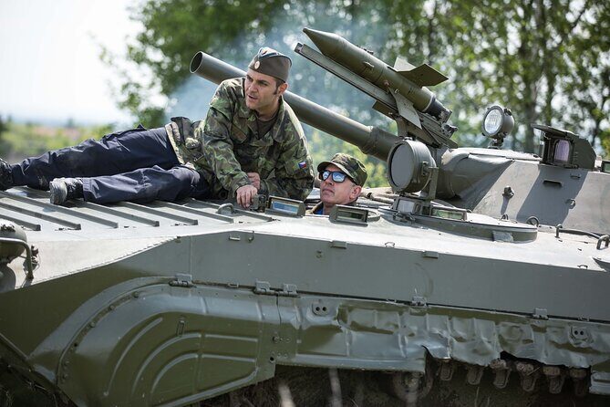 BMP tank driving experience Prague - Key Points