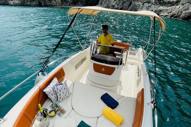 Boat and dinghy rental in Cetara on the Amalfi Coast - Why this boat rental stands out