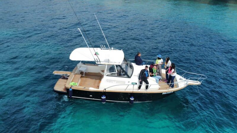 Boat: Boat tour with appetizer and drinks included - Key Points