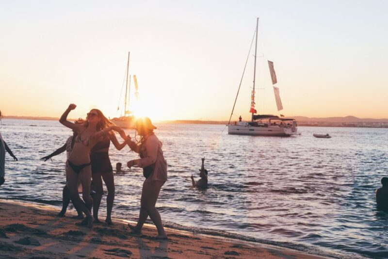 Boat in Algarve - Luxury Catamaran - Portimão - The Experience on Board