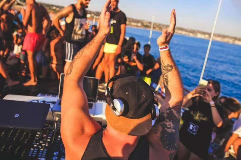 Boat Party al Tramonto nelle acque del Salento con Drink - Key Points