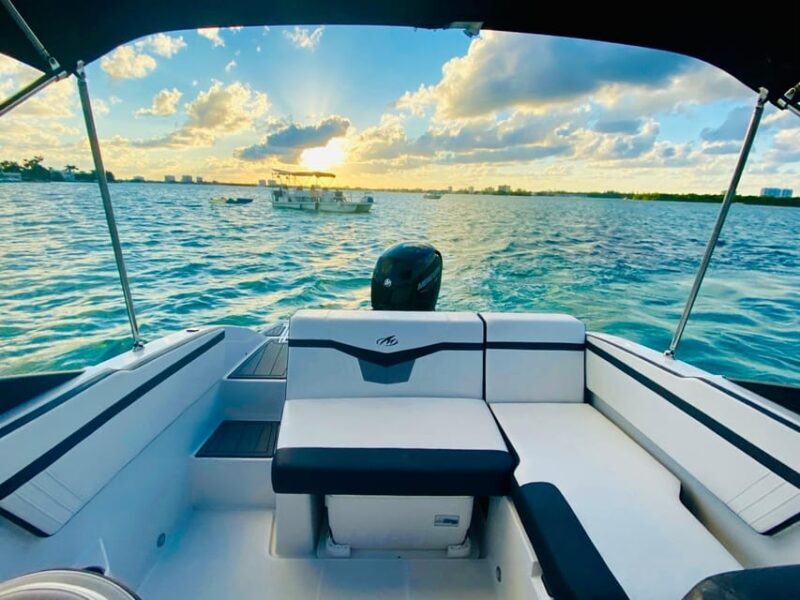 Boat Rental with Captain in Miami Beach - up to 6 people - Key Points