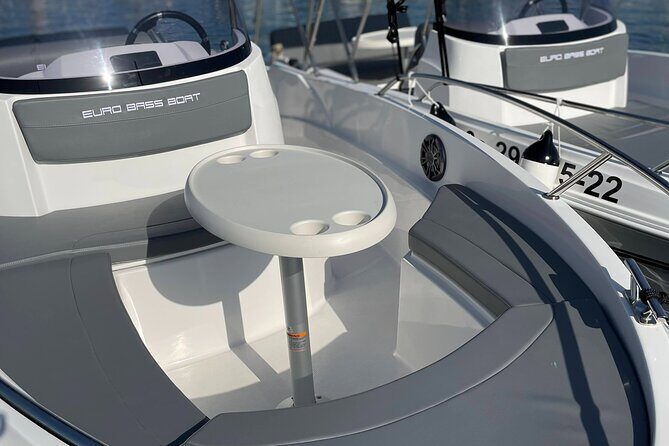 Boat Rental Without License in La Marina de Valencia - What’s Included and What to Expect