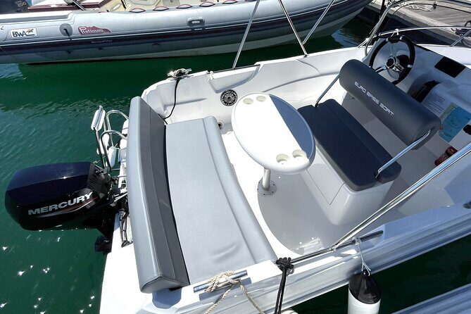 Boat Rental Without License in La Marina de Valencia - Who Should Consider This Experience?