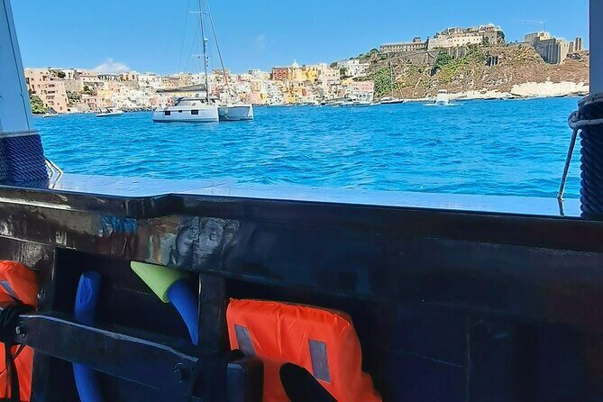 Boat tour with lunch on board to discover Procida - FAQ