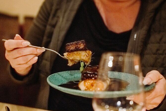 Bohemian Barcelona Neighborhood Evening Tapas & Wine Tour - Exploring the Bohemian Charm of Barcelona with a Tapas & Wine Tour