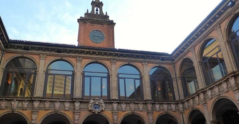 Bologna: Audio-Guided Archiginnasio Visit with Food Tasting - Breaking Down the Experience