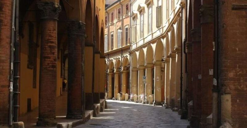 Bologna : Historic Center Walking Tour - How the Tour Is Delivered
