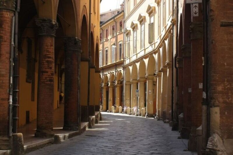 Bologna: Private custom tour with a local guide - Price and Value
