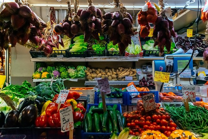 Bologna Private Food Tour with 6 or 10 Tastings - Stop 3: Piazza del Nettuno—food plus city context