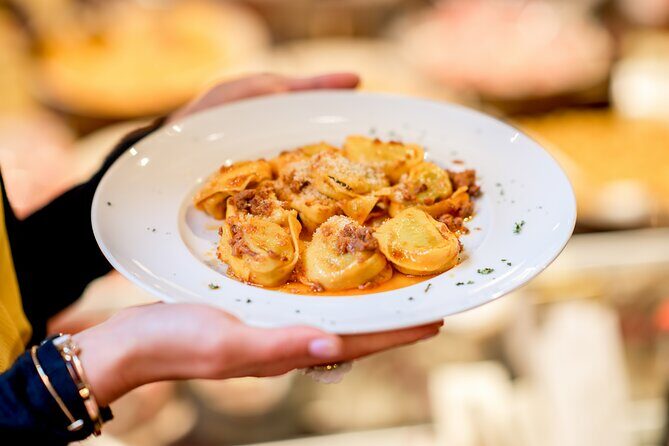 Bologna: Tagliatelle & Ragù Home Cooking Class with wine - Key Points