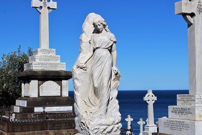 Bondi Beach and Beyond private tour - Sydney Harbour Bridge Pylon