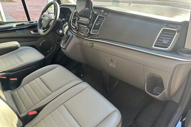 Book A Taxi-cab From Barcelona City Center To Barcelona Airport - Who Is This Service Best For?