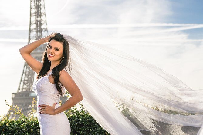 Book Exclusive Eiffel Tower Photoshoot Paris Photographer - What’s Included and What’s Not