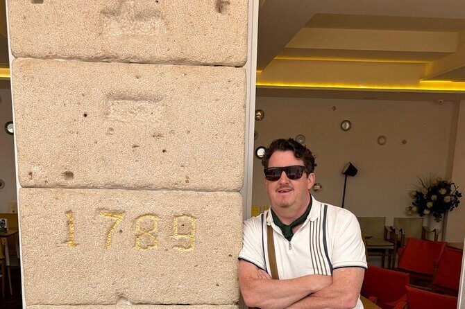 Book of Kells. Molly Malone. Medieval Dublin Castle Heritage Tour - Starting Point: Trinity College Dublin