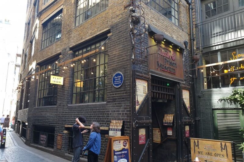 Booze, Brothels & the Bard: London's Bawdy Borough - The Atmosphere and Experience