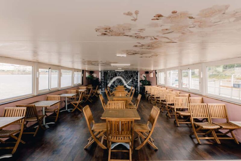 Bordeaux: Garonne River Yacht Cruise with Brunch - In The Sum Up