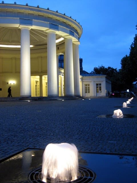 Bordeaux Medieval Tour: Explore Architecture and History - Rue du Mirail and the Atmosphere of the Old City