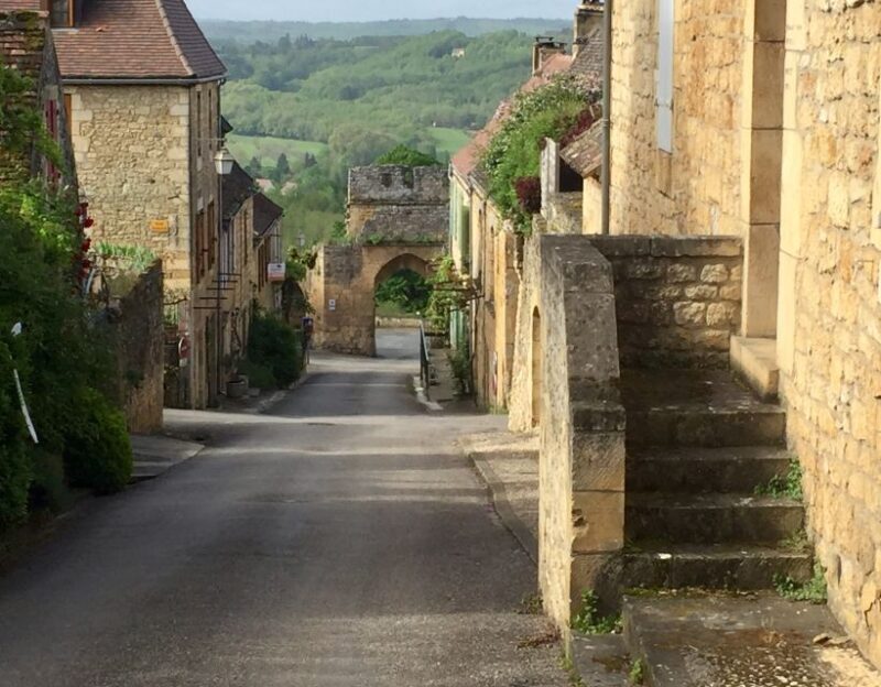 Bordeaux to Dordogne: Castles & Villages Private Tour - Key Points