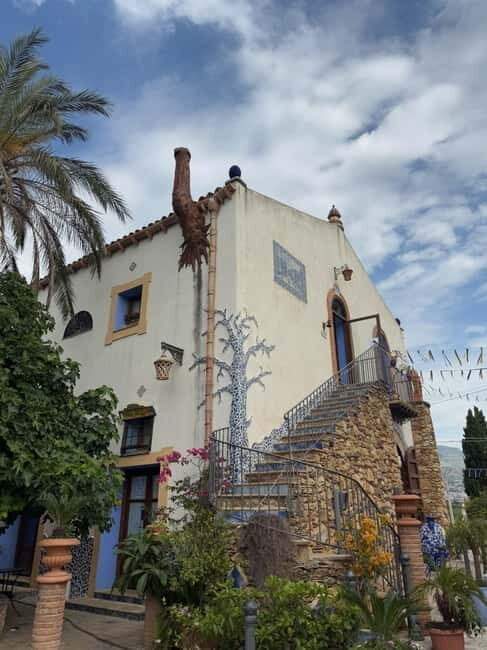 Borgo Parrini Gaudí-style: walking tour + optional tasting 2h, small group - Guides, Accessibility, and Practical Tips