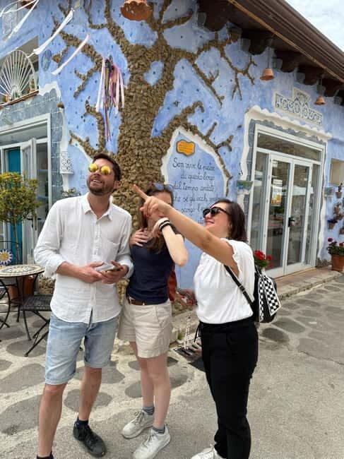 Borgo Parrini Gaudí-style: walking tour + optional tasting 2h, small group - What’s Included and What You Might Want to Add