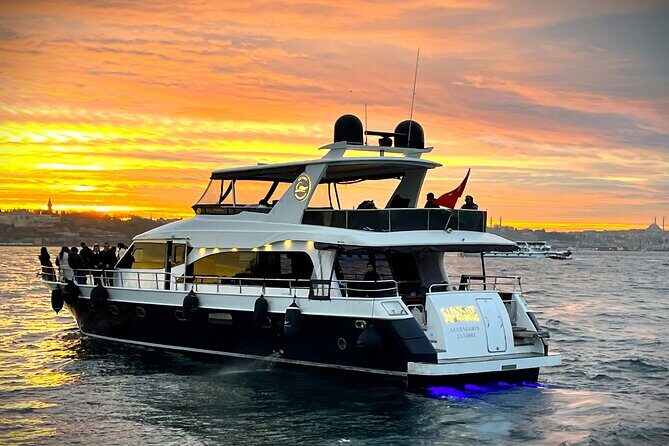 Bosphorus Sunset Cruise on Luxury Yacht - An In-Depth Look at the Bosphorus Sunset Cruise Experience
