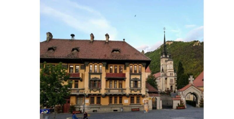 Braov in Focus: A Walking Tour, Hike & Photo Experience - Practical Details and What to Expect