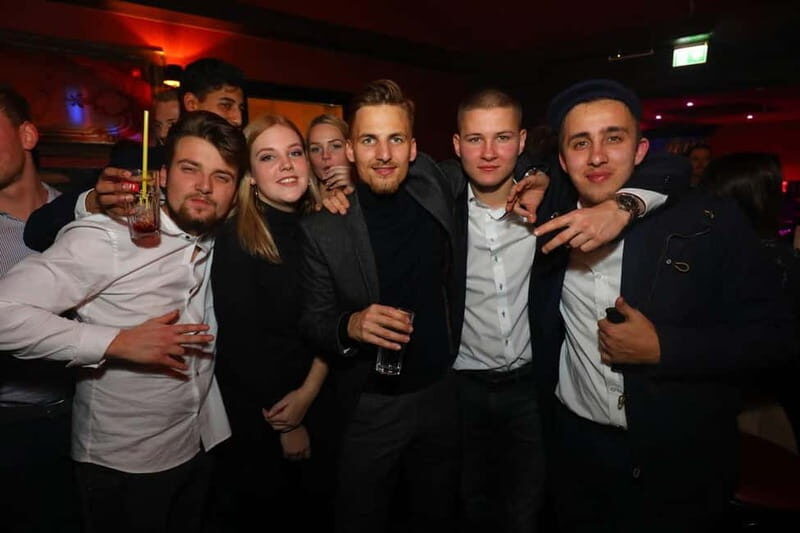 Bratislava: Pub Crawl with VIP Entry, Free Shots & Beer - Why Choose This Pub Crawl?