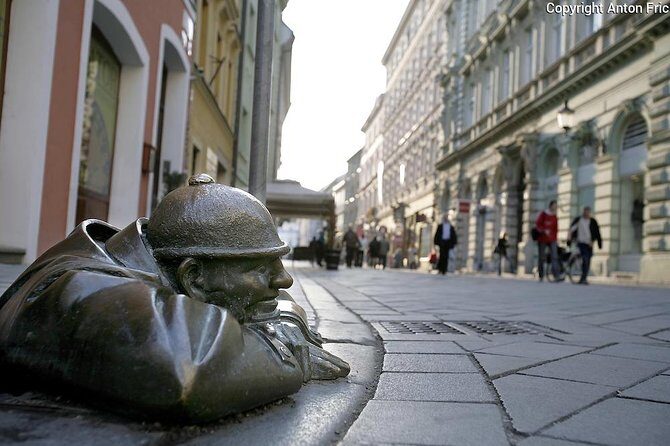Bratislava walk tour with bonuses and castle 3 + Tip, kids free - The Experience in Practice