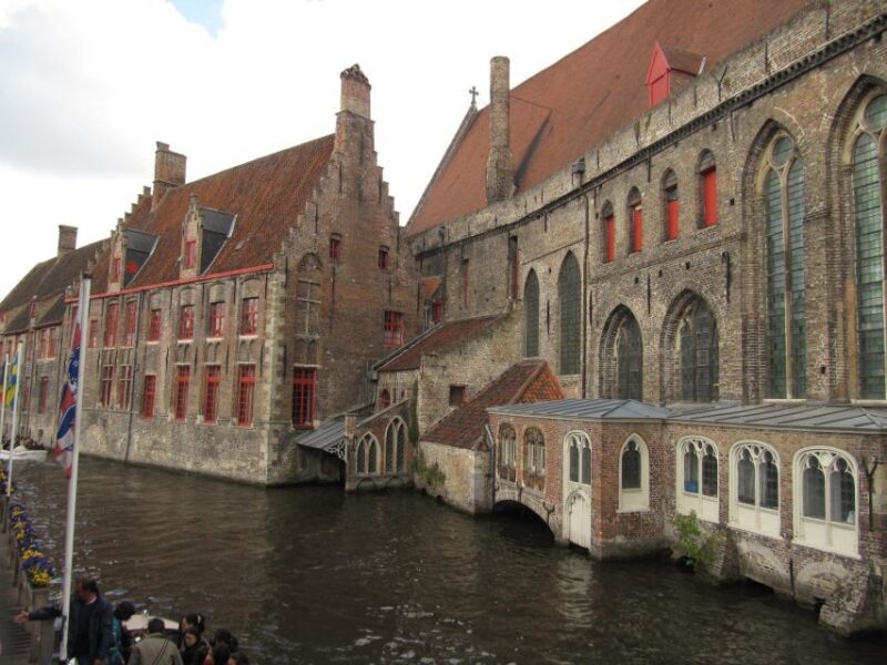 Bruges: 2.5-Hr Walking Tour from train station to Markt - FAQ
