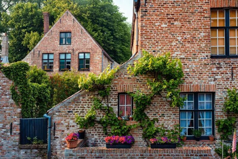 Bruges: Insta-Perfect Walk with a Local - The Practicalities: What to Expect